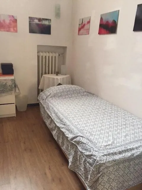 Homestay Single Room In Santo Spirito Olttrarno Florence
